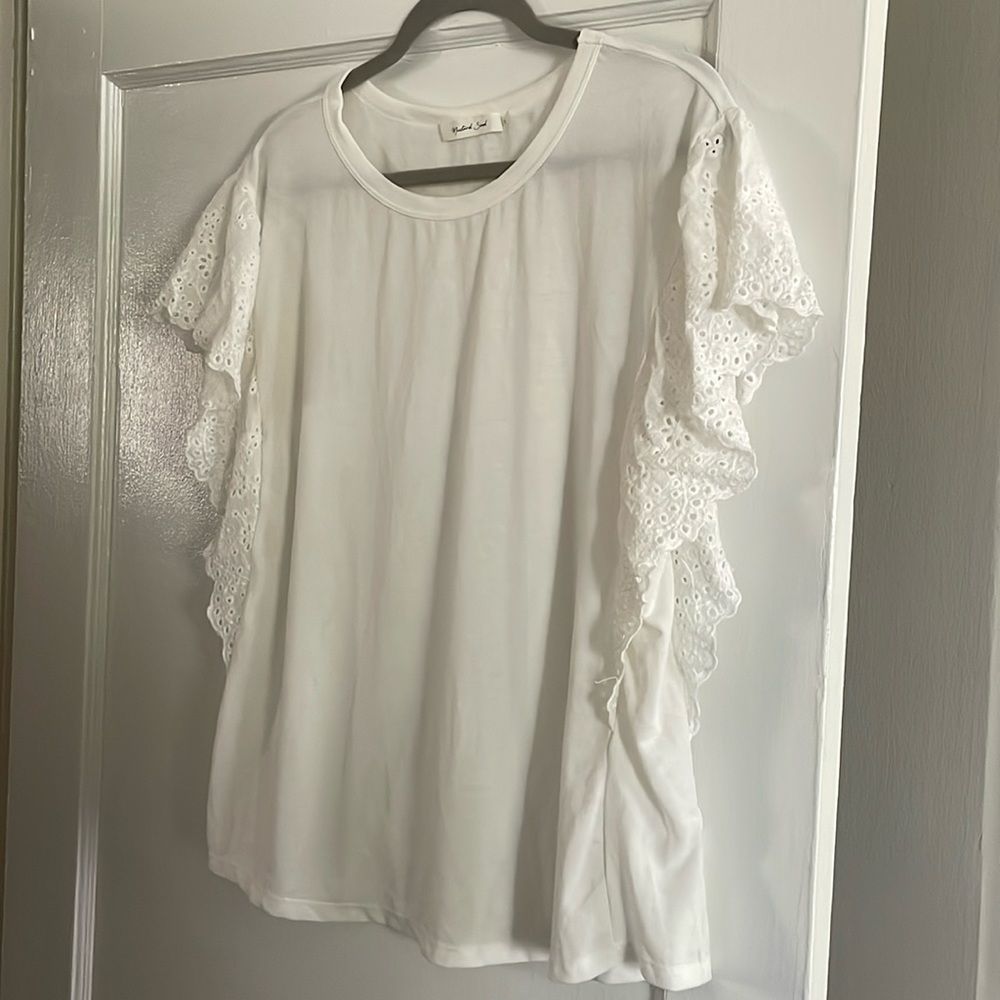 White lace sleeve shirt